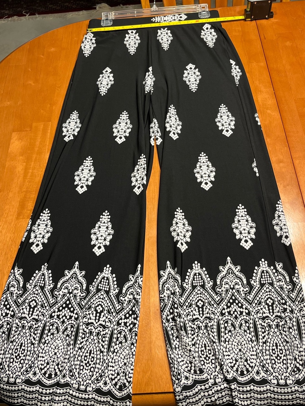 Roz & Ali Black Wide Leg Pants with White Medallion and Border Print